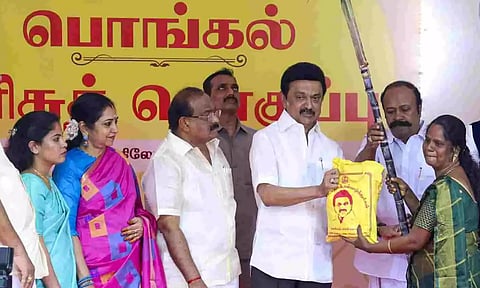 ரொக்கப்பரிசுடன் பொங்கல் தொகுப்பு: முதலமைச்சர் மு.க.ஸ்டாலின் இன்று தொடங்கி வைக்கிறார்