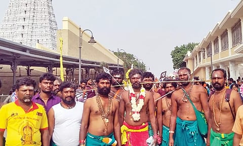 திருச்செந்தூரில் குவியும் பாதயாத்திரை பக்தர்களால் விழாக்கோலம்