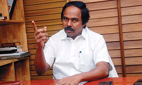 சொந்தக்கட்சி பஞ்சாயத்தை தீர்க்க டெல்லியில் முகாமிடுகிறது அ.தி.மு.க.- அமைச்சர் மனோ தங்கராஜ் கடும் தாக்கு