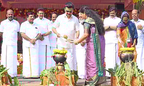 தலைமைச் செயலக ஊழியர்களுடன் சமத்துவப் பொங்கலை கொண்டாடிய முதலமைச்சர்