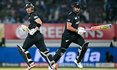 2-வது ஒருநாள் போட்டி: அரைசதம் அடித்து இந்தியாவை மிரட்டும் யங்- மிட்செல் ஜோடி