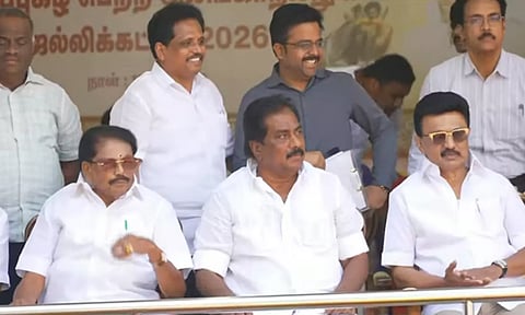 அலங்காநல்லூர் ஜல்லிக்கட்டு போட்டியை கண்டு ரசித்த முதலமைச்சர் மு.க.ஸ்டாலின்