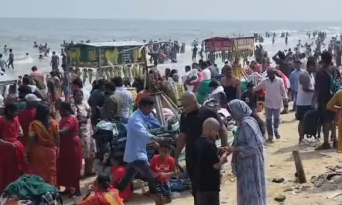 காணும் பொங்கல் விழா: வேளாங்கண்ணி கடற்கரையில் குவிந்த சுற்றுலாப் பயணிகள்