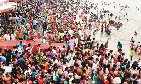 இன்று தை அமாவாசை... முன்னோர்களுக்கு திதி கொடுக்க குவிந்த மக்கள்