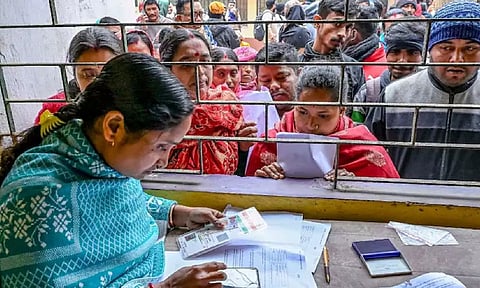 மேற்குவங்கத்தில் SIR பட்டியலில் இல்லாத 1.2 கோடி வாக்காளர்களின் பெயர்களை வெளியிட உச்ச நீதிமன்றம் உத்தரவு!