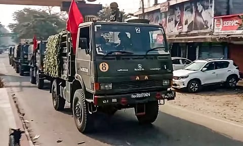 எதிர்பாராமல் நிகழ்ந்த சாலைவிபத்து - அசாமில் வெடித்த வன்முறை... அணிவகுப்பில் ராணுவம்!