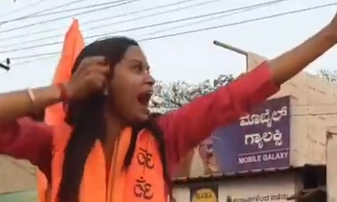 மசூதி நோக்கி அம்பு... பெலகாவியில் இந்துத்துவா பெண் ஆர்வலர் மீது வழக்குப் பதிவு!