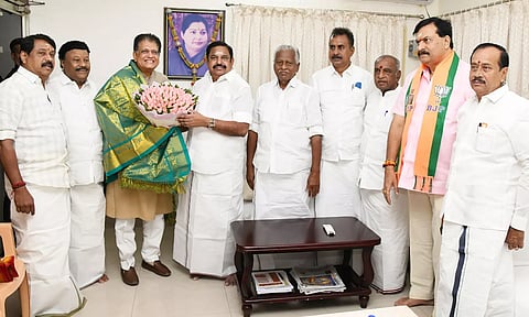 மத்திய அமைச்சர் பியூஷ் கோயலுக்கு இ.பி.எஸ். இல்லத்தில் விருந்து