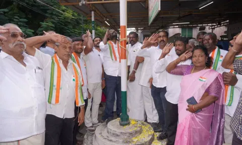 குடியரசு தினம்- தேசிய கொடி ஏற்றிய விஜய் வசந்த்