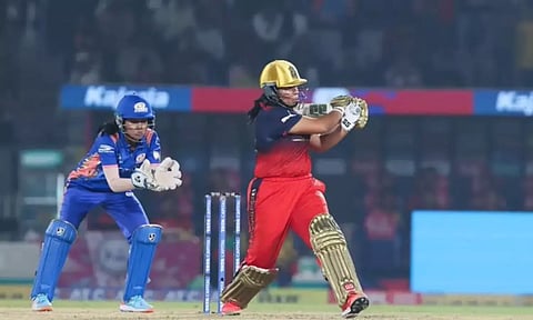 எம்.எஸ்.தோனியுடன் ஒப்பிட்ட ரசிகர்கள்: ட்ரெண்டிங்கில் ரிச்சா கோஷ்