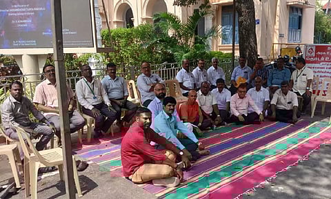 சென்னை உட்பட தமிழ்நாடு முழுவதும் தொடரும் ஆசிரியர்களின் உள்ளிருப்பு போராட்டம்!