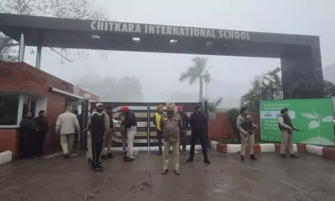 சண்டிகரில் பள்ளிகளுக்கு வெடிகுண்டு மிரட்டல் - மாணவர்கள், ஊழியர்கள் வெளியேற்றம்