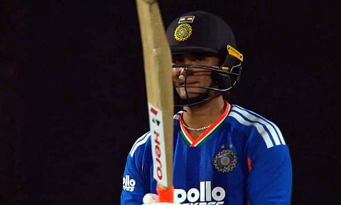 216 இலக்கு: கோல்டன் டக் ஆன அபிஷேக் சர்மா..!