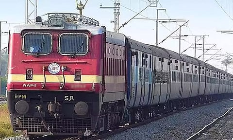 பயணிகள் கவனிக்க: அடுத்த 2 மாதத்துக்கு இந்த ரெயில்கள் தாம்பரத்தில் இருந்து இயங்கும்