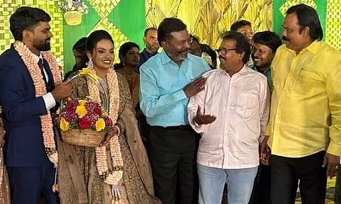 தங்கர் பச்சான் மகன் திருமண வரவேற்பு விழாவில் கலந்துகொண்டு மணமக்களை வாழ்த்திய திருமாவளவன்