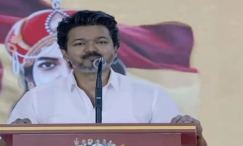 அநீதி அராஜகம் தில்லுமுல்லு இவையெல்லாம் தி.மு.க. முதற்றே உலகு - விஜய் கிண்டல்