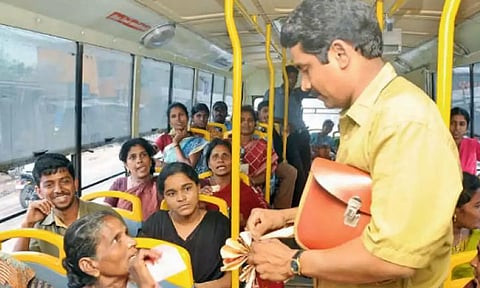 இலவச பஸ் பயணத்தில் 2 பெண்களுக்கு அபராதம் விதிப்பு