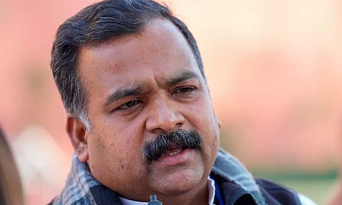 மக்களவையில் கடும் அமளி: மாணிக்கம் தாகூர் உள்பட 9 எம்.பி.க்கள் சஸ்பெண்ட்