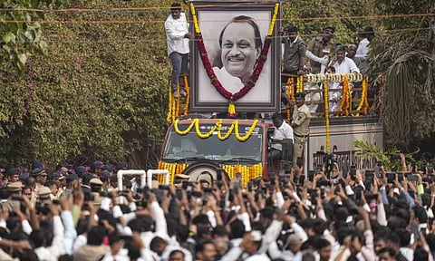 அஜித் பவார் இறுதிச் சடங்கில் ரூ.30 லட்சம் மதிப்புடைய நகை, பொருட்கள்  திருட்டு - 6 பேர் கைது