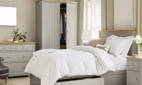 படுக்கையறையில் இந்த 3 பொருட்களை மட்டும் வைக்கக்கூடாதாம்... ஏன் தெரியுமா..?