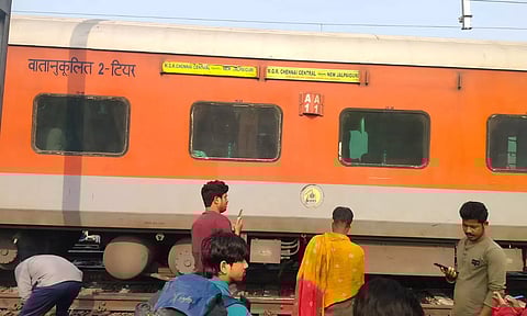 ஒடிசா அருகே தடம்புரண்ட சென்னை ரெயில்: பயணிகள் அதிர்ச்சி