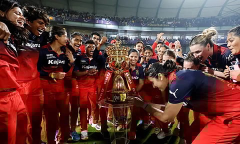 WPL 2026: ஆட்ட நாயகி மந்தனா, தொடர் நாயகி சோபி டிவைன்