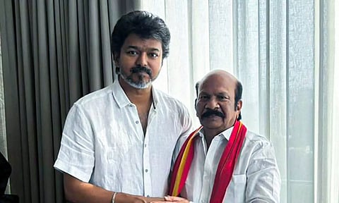 அதிமுக முன்னாள் நிர்வாகி தவெகவில் இணைந்தார்