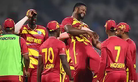 மலிங்கா, கம்மின்ஸ் சாதனையை சமன் செய்த ரொமாரியோ ஷெப்பர்ட்