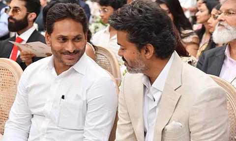 ஆந்திரா முன்னாள் முதல்வர் ஜெகன் மோகன் ரெட்டி இல்லத் திருமண நிகழ்வில் நடிகர் விஜய்