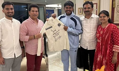 VIDEO: ஆயுஷ் மாத்ரேவுக்கு தனது ஜெர்சியை பரிசாக வழங்கிய சச்சின்