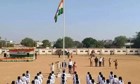 தேசிய கீதத்துக்கு முன்பாக  அரசு விழாக்கள், பள்ளிகளில் வந்தே மாதரம் பாட வேண்டும்- மத்திய அரசு புதிய உத்தரவு