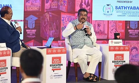 'தமிழ்நாடு பன்மொழித் தன்மையை ஏற்றுக்கொள்கிறது... திமுகதான் அதை அரசியலாக்குகிறது' - தர்மேந்திர பிரதான்