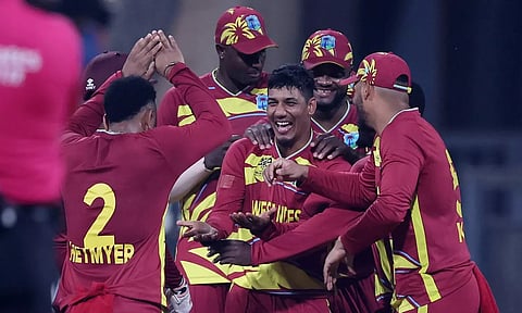 டி20 உலகக் கோப்பை: இங்கிலாந்தை வீழ்த்தியது வெஸ்ட் இண்டீஸ்