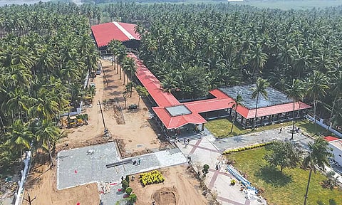 கீழடியில் அமைக்கப்பட்டுள்ள திறந்தவெளி அருங்காட்சியகத்தை படத்தில் காணலாம்.