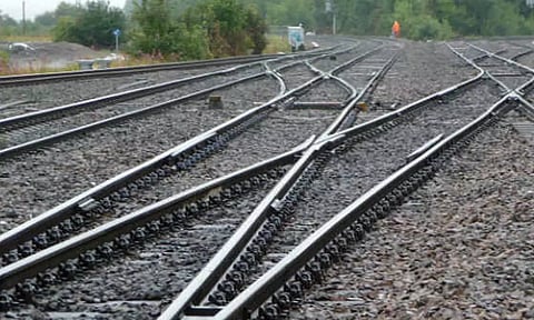 120 கி.மீ வேகத்தில் இன்று சோதனை ஓட்டம்: மதுரை-போடி தண்டவாள பாதையை கடக்க வேண்டாம்- கலெக்டர் எச்சரிக்கை