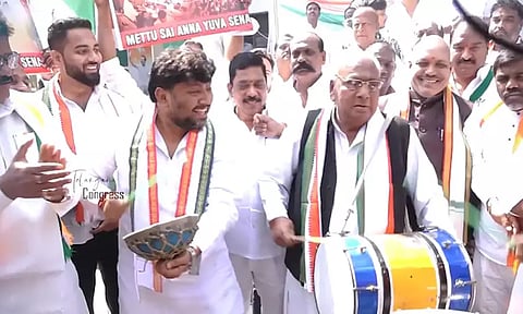 தெலுங்கானா நகராட்சி தேர்தல்: காங்கிரஸ் கட்சி முன்னிலை