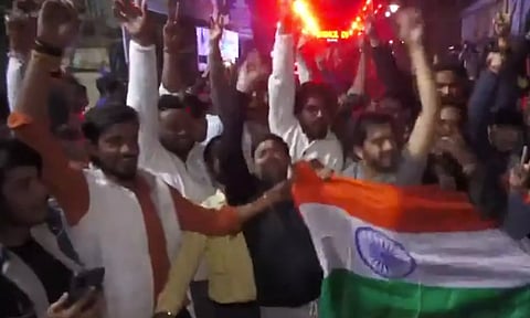 பாகிஸ்தானுக்கு எதிராக இந்தியா அபார வெற்றி- ரசிகர்கள் கொண்டாட்டம்