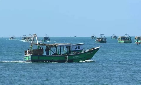 25 காரைக்கால் மீனவர்கள் கைது- இலங்கை கடற்படை அட்டூழியம்