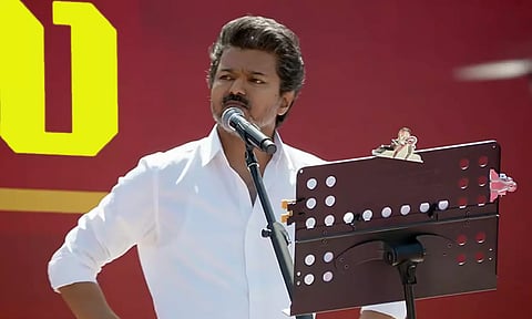 மீனவர்கள் கைது விவகாரம்: கடிதம் எழுதுவதே போதும் என்று தமிழக முதல்வர் எண்ணுகிறாரா? விஜய்