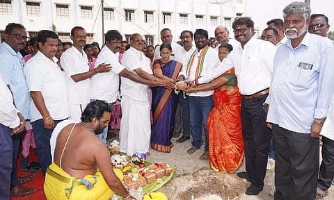 பால்குளம் அரசு கலைக் கல்லூரிக்கு 11 கூடுதல் வகுப்பறைகள்- பணிகளைத் தொடங்கி வைத்த விஜய் வசந்த் எம்பி