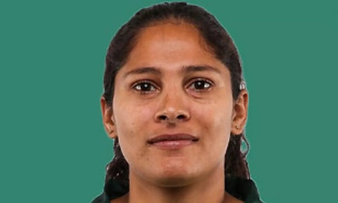 ஐசிசி தரவரிசை: பந்துவீச்சில் முதலிடம் பிடித்த பாகிஸ்தான் வீராங்கனை