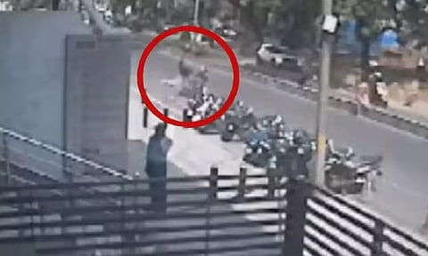 பெங்களூரு: மதிய உணவிற்கு வெளியே சென்ற வங்கி ஊழியர் பைக் மோதி உயிரிழப்பு!