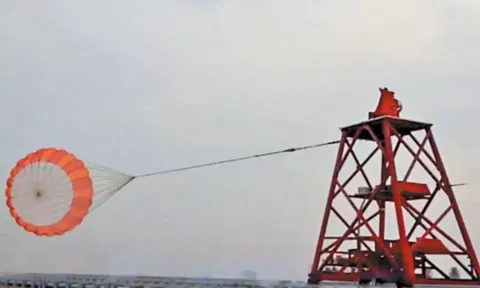 ககன்யான் திட்டம் - வீரர்களை பாதுகாப்பாக தரையிறக்கும் பாராசூட் சோதனை வெற்றி