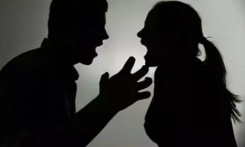 டிவி சத்தத்தால் ஏற்பட்ட தகராறு- 2வது கணவனை கத்தியால் குத்தி கொன்ற மனைவி