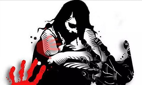 கணவன் இறந்த விரக்தியில் வயிற்றை கத்தியால் கிழித்துக்கொண்ட நிறைமாத கர்ப்பிணி