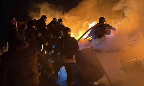 உக்ரைன்  மீது 126 டிரோன்கள், ஏவுகணையை ஏவி ரஷியா தாக்குதல் - 4 பேர் பலி