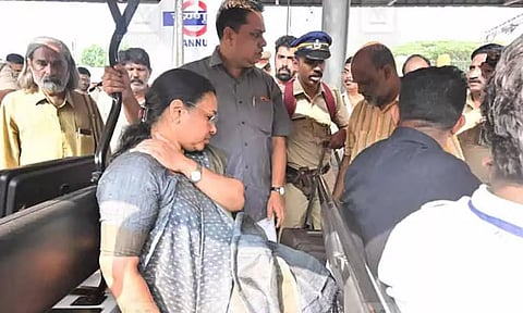 கேரள பெண் மந்திரி மீது தாக்குதல்- காங்கிரஸ் மாணவர் சங்க நிர்வாகிகள் 5 பேர் கைது