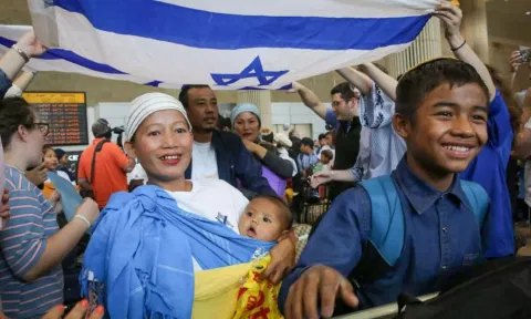 2,700 ஆண்டுகளுக்கு பின்.. இந்தியாவிலிருந்து புறப்படும் இஸ்ரேலின் 'தொலைந்துபோன' பழங்குடியினர் - யார் இவர்கள்?