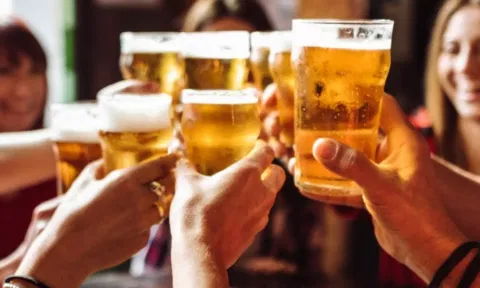 உலகளவில் "ஜென்-சி" இளைஞர்களில் 36 சதவீதம் பேர் மட்டுமே மதுவை தவிர்க்கிறார்கள்- ஆய்வில் புதிய தகவல்