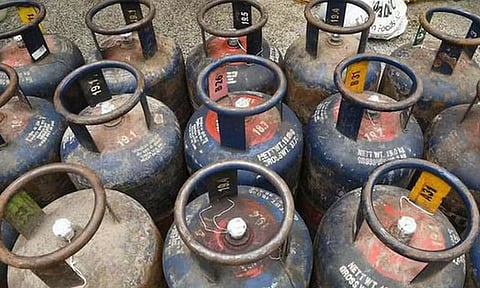 வணிக பயன்பாடுகளுக்கான சமையல் சிலிண்டர் விலை உயர்வு